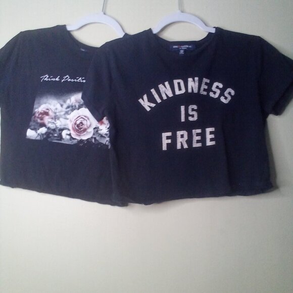 One Clothing Cropped Top XS Lot of 2 Short Sleeve Printed Flower Kindness Black - Picture 12 of 12